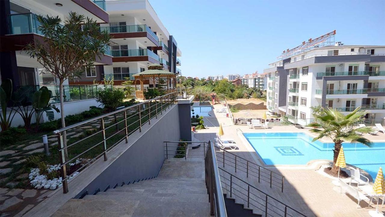 Daire Peaceful Riverside Retreat 10-min Walk To Beach, Steps From National Park In