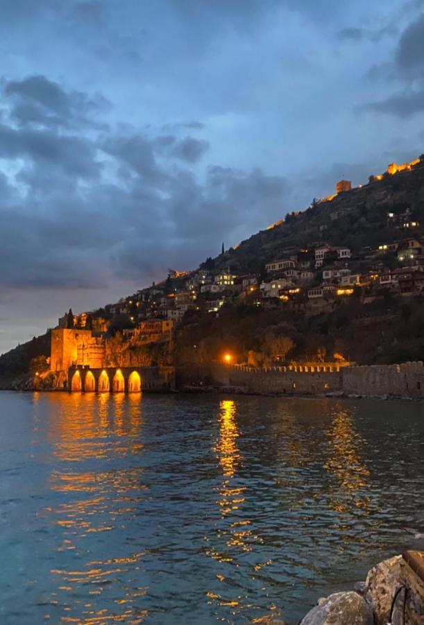 Zerrin Hanim - 1 Minute From Kleopatra Beach Alanya