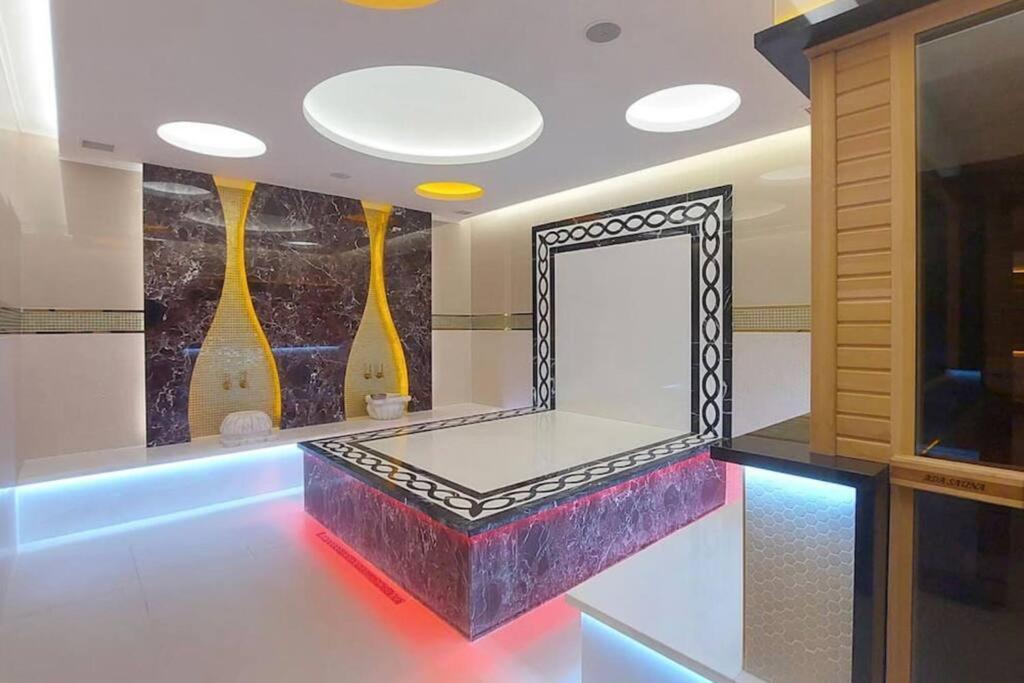 Yekta Kingdom Trade Center 1+1 *