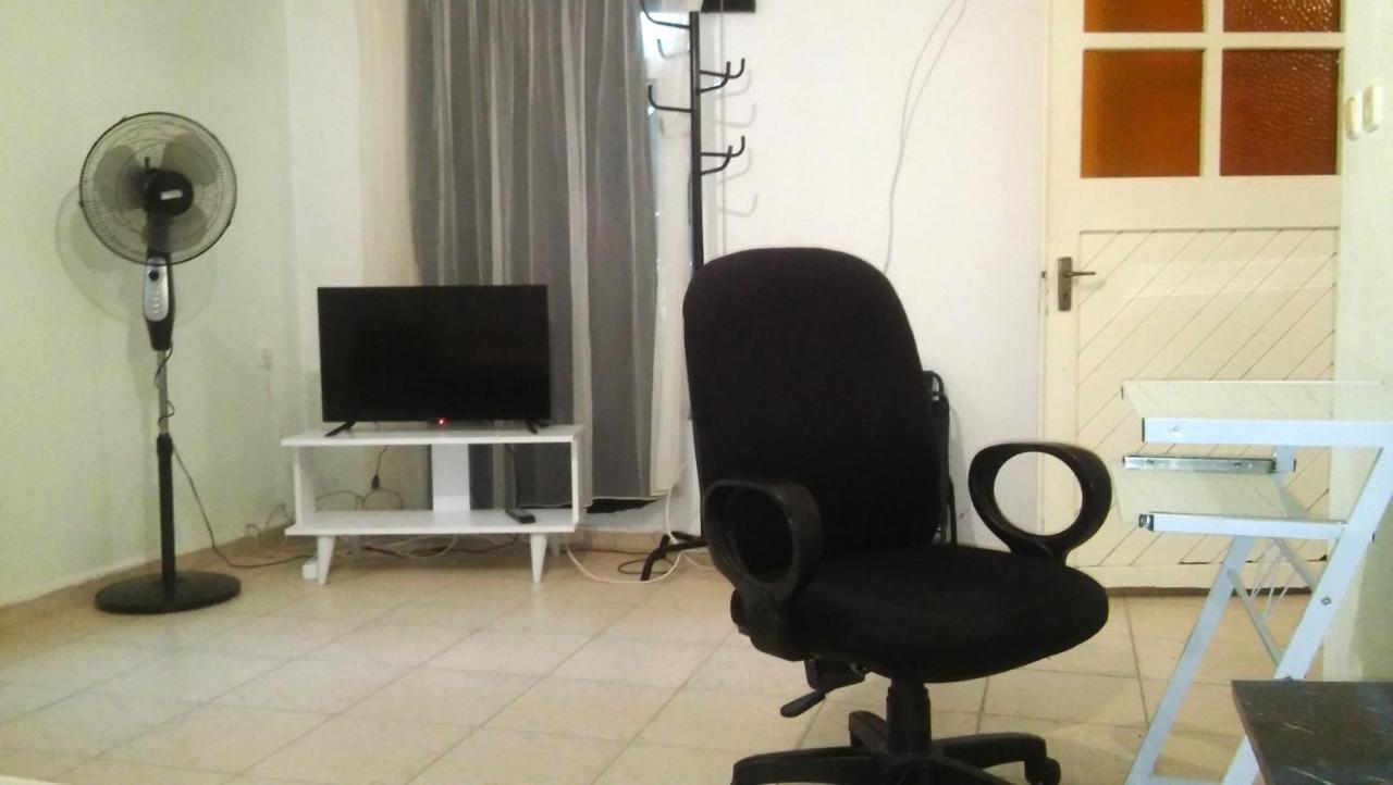 Sultan House: Beachfront With Balcony And Amenities Apartment *