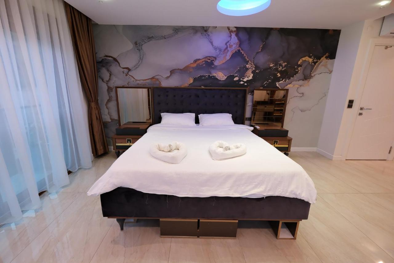 Luxury Villas & *