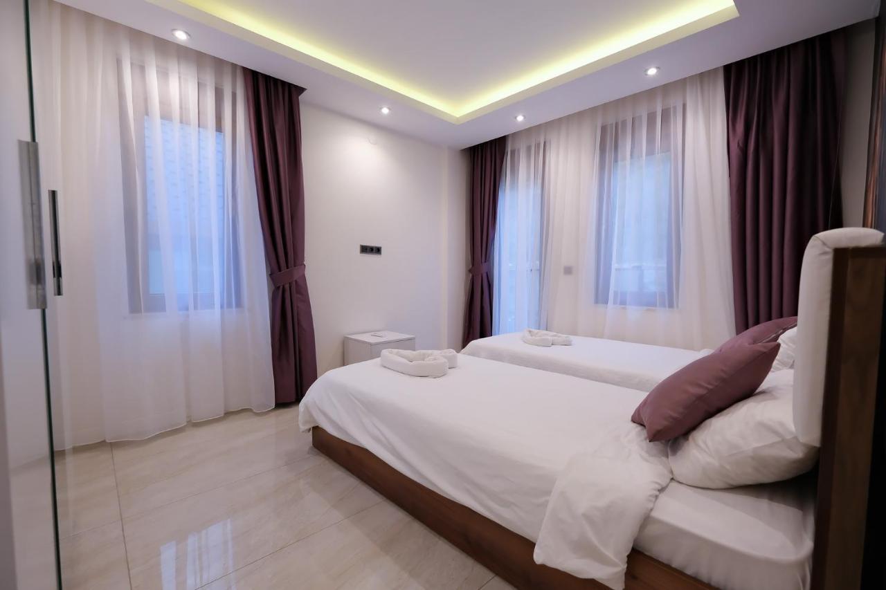 Luxury Villas & *