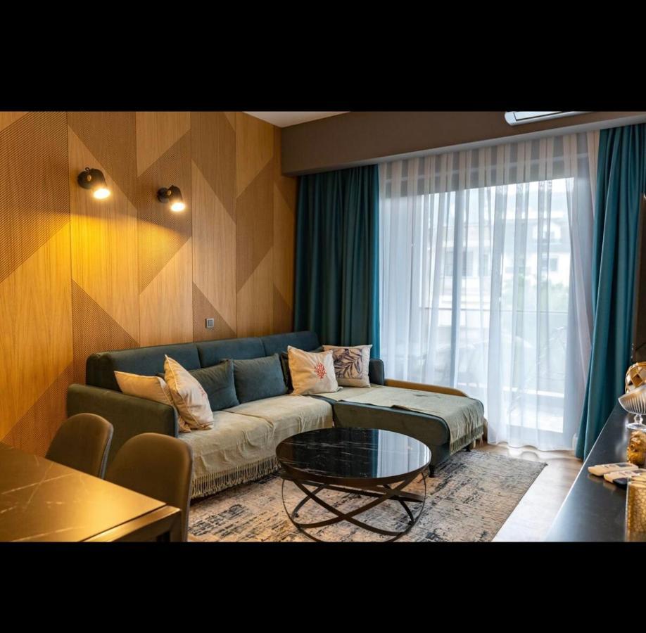 Lux C-lounge Cleopatra, Cleopatra *