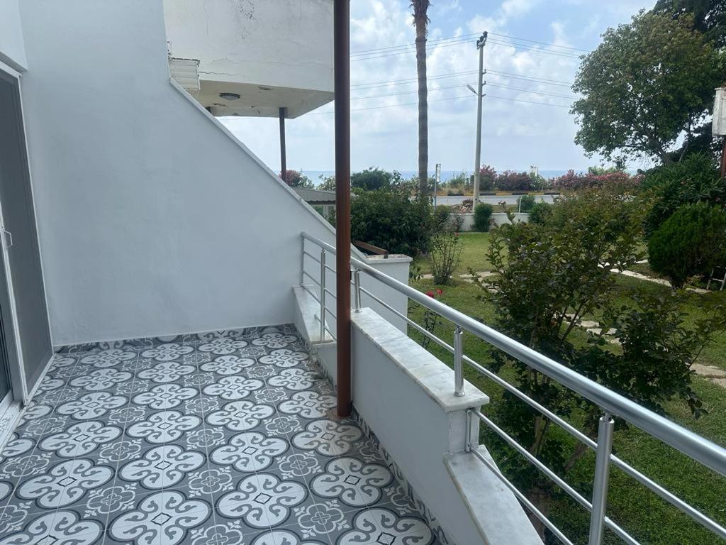 Beachfront With 6 Oceanview Terraces *