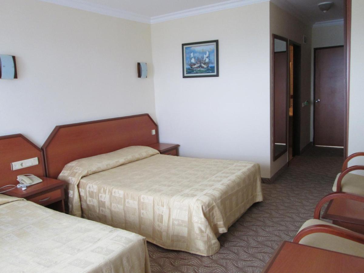 Sunshine Hotel *