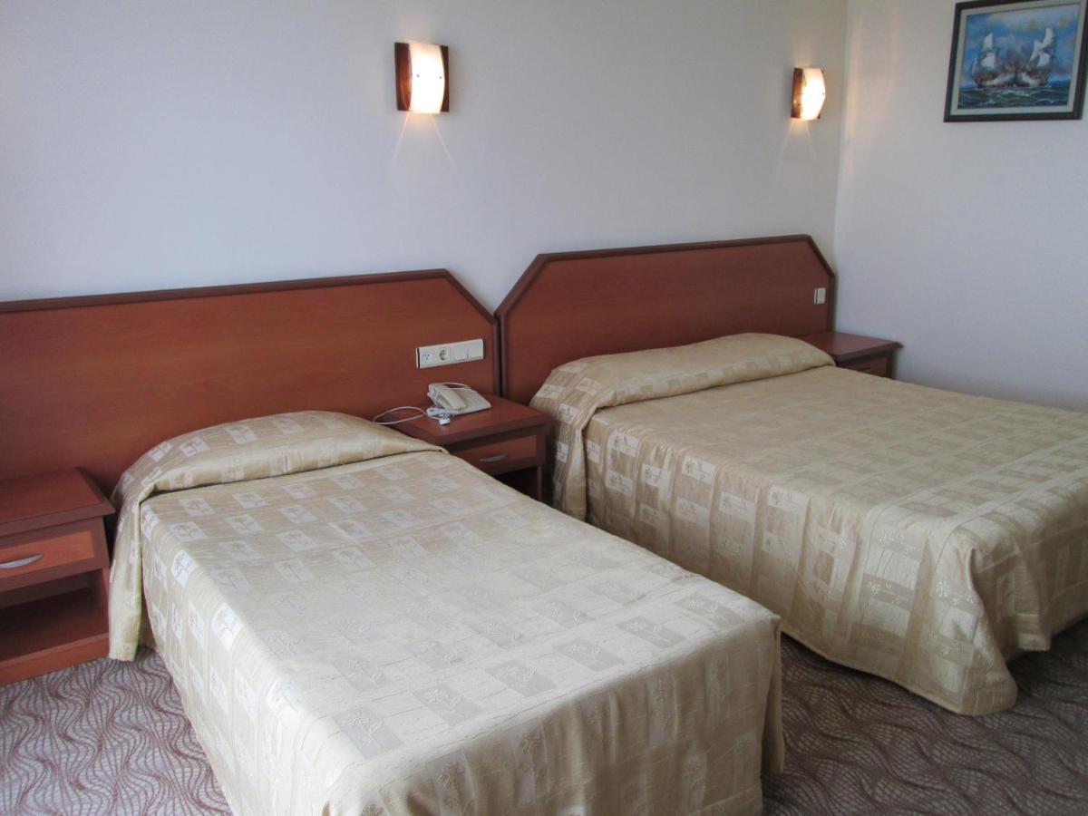 Sunshine Hotel *