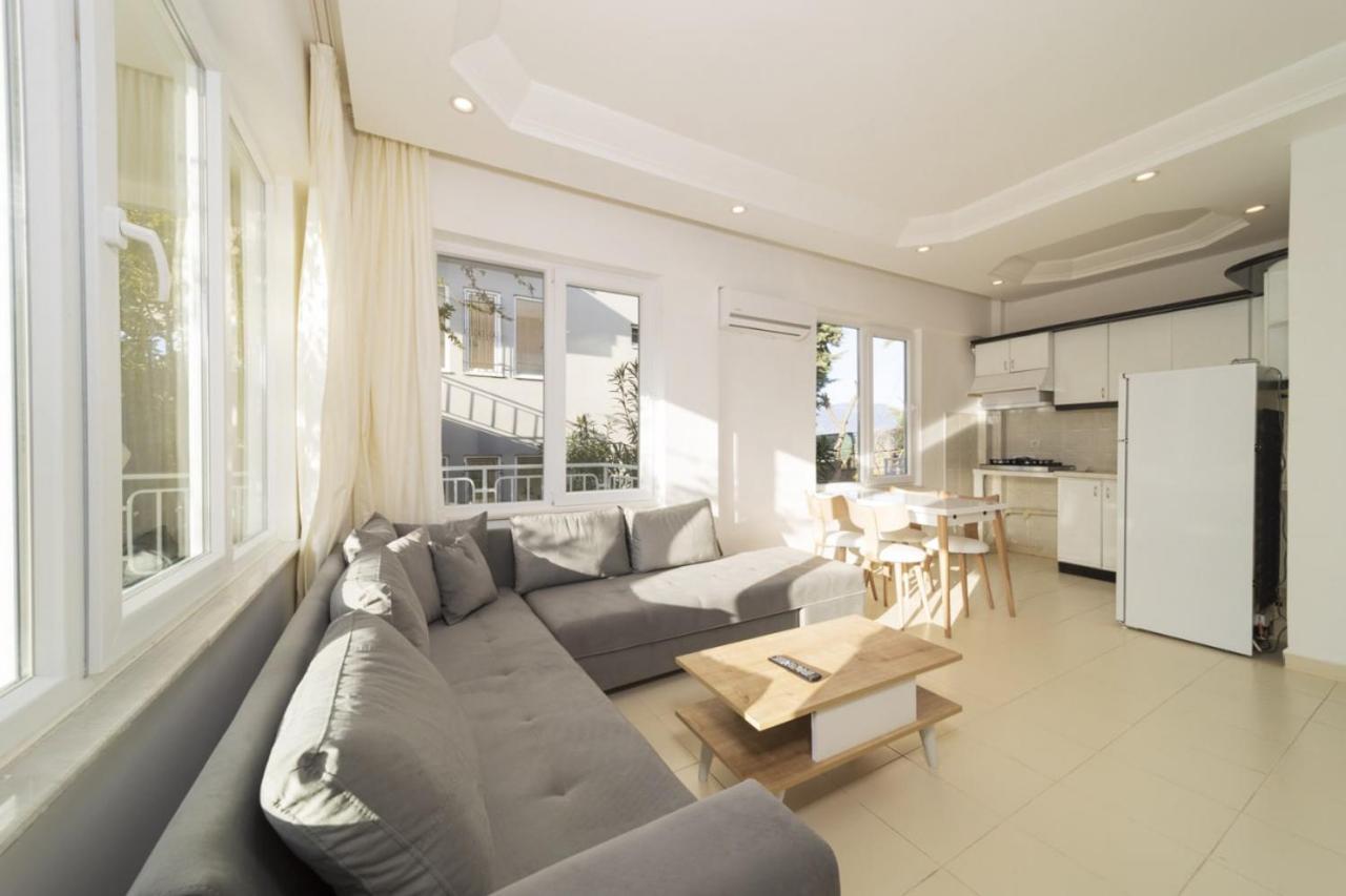 Refreshing Flat With Excellent Location In Apartment