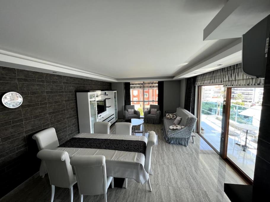 Penthouse 4 Bedrooms, 1 Living Room, To The Sea 7 Minutes Walk Apartamento