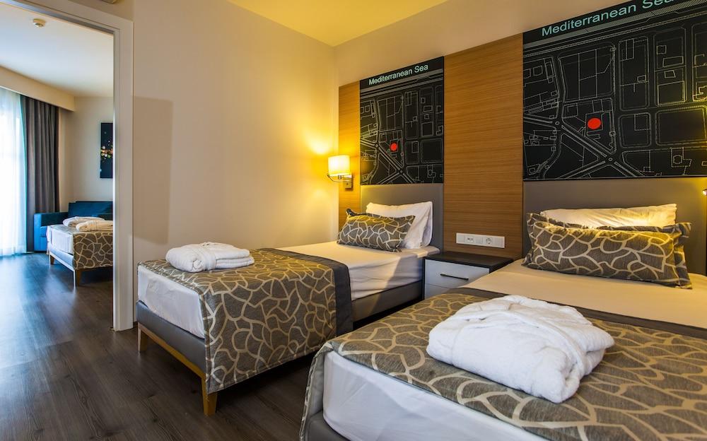 Hotel Avena & 4*