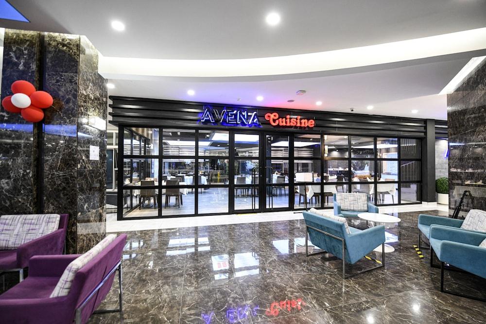 Hotel Avena & 4*