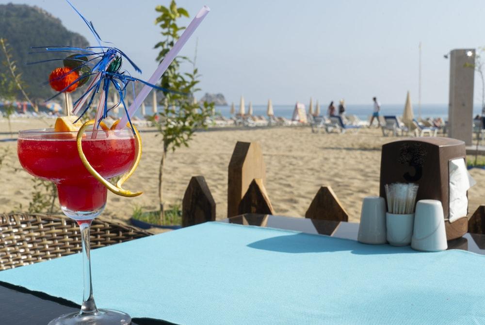Azak Hotel 3*