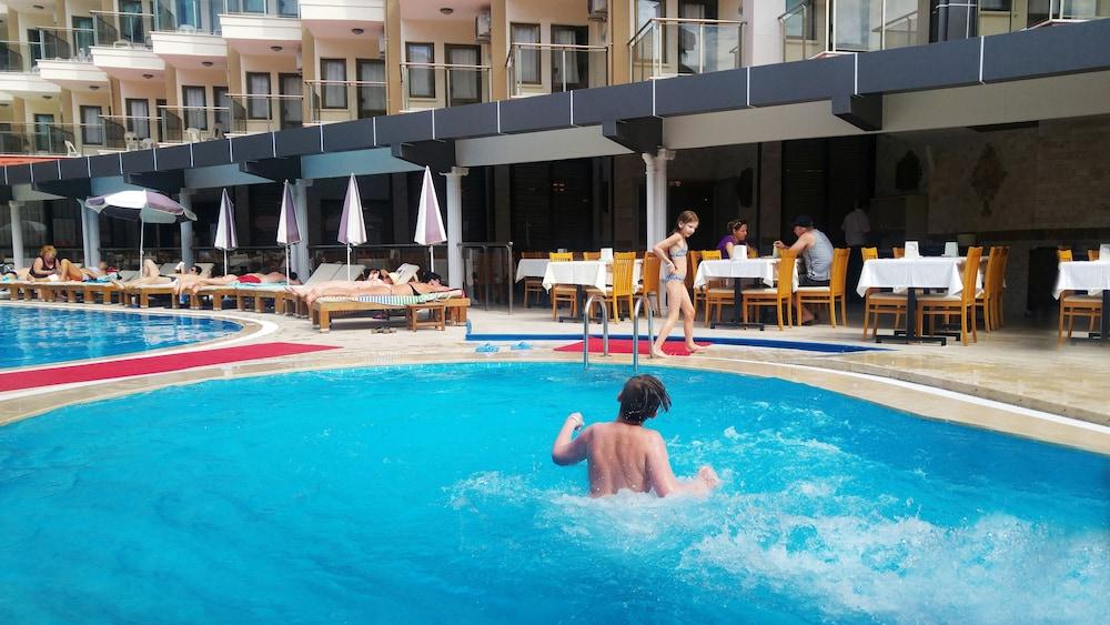 Monte Carlo 4*