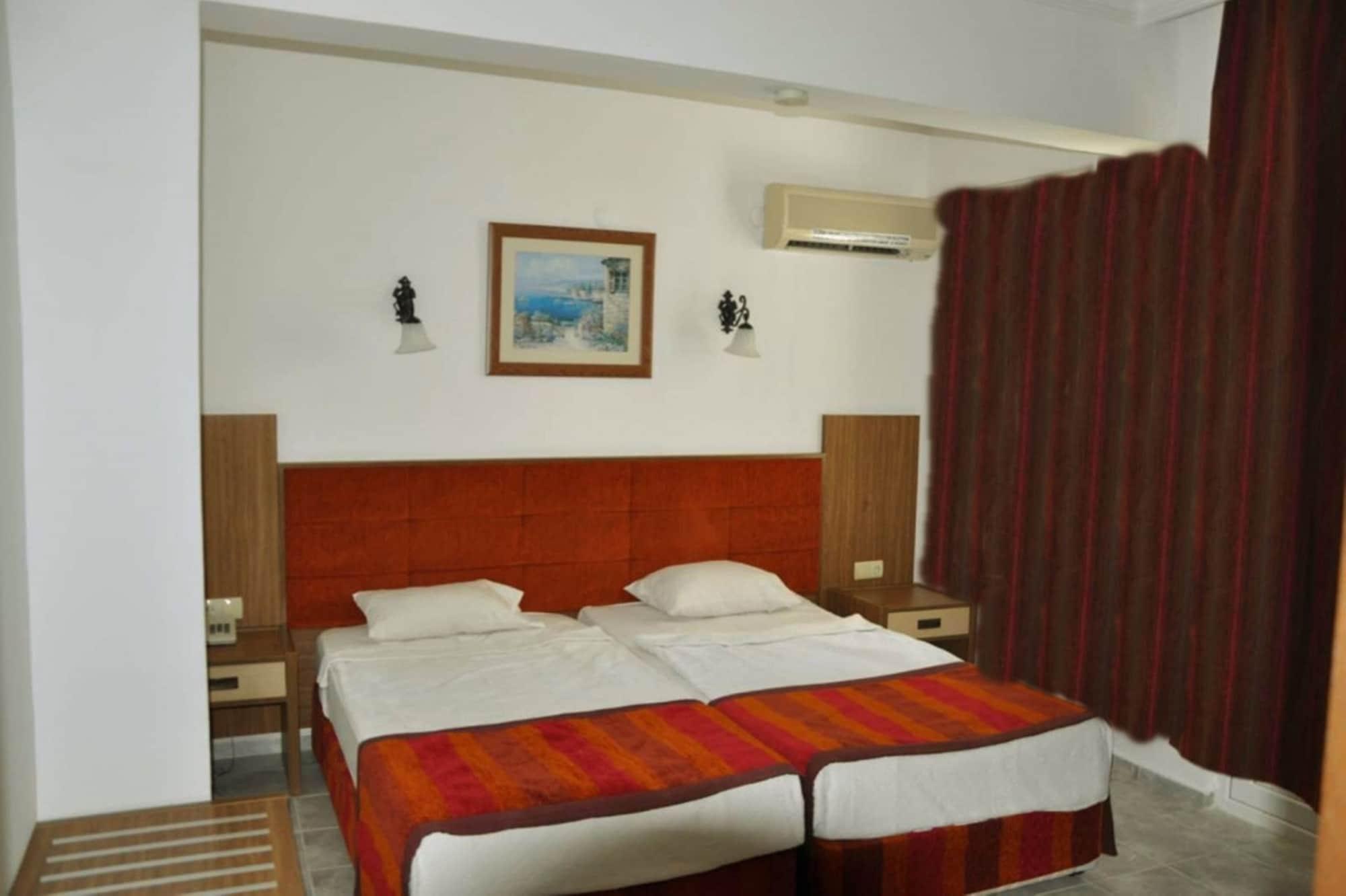 Carmen Aparthotel 3*