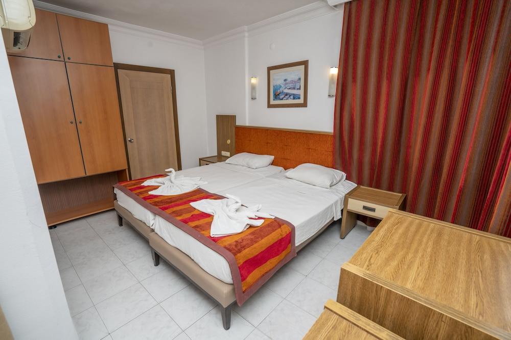 Carmen Aparthotel 3*