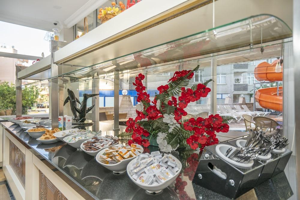 Carmen Aparthotel 3*