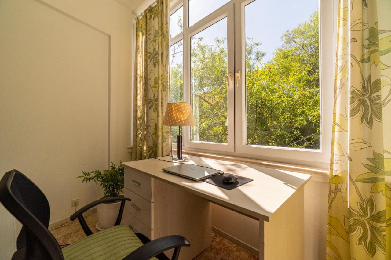 Appartement In The Hearth Of City, Seaview. *