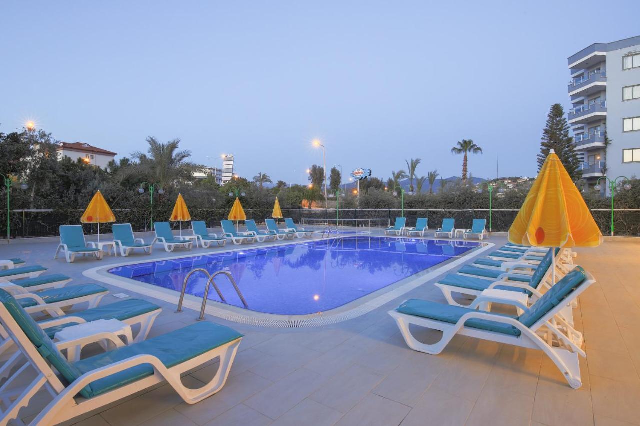 Opia Hotel *