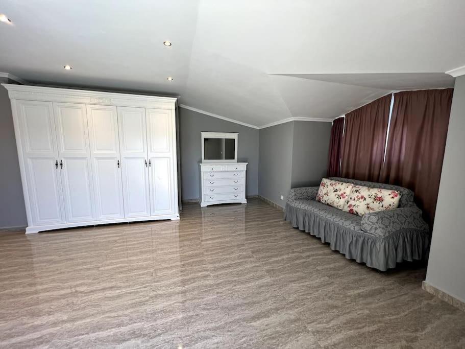 Penthouse 4 Bedrooms, 1 Living Room, To The Sea 7 Minutes Walk Apartamento