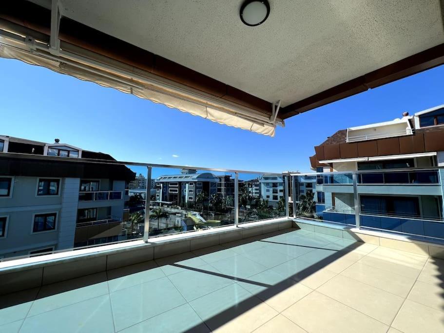 Penthouse 4 Bedrooms, 1 Living Room, To The Sea 7 Minutes Walk Alanya