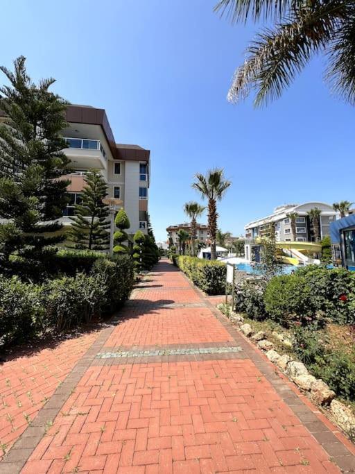Penthouse 4 Bedrooms, 1 Living Room, To The Sea 7 Minutes Walk *