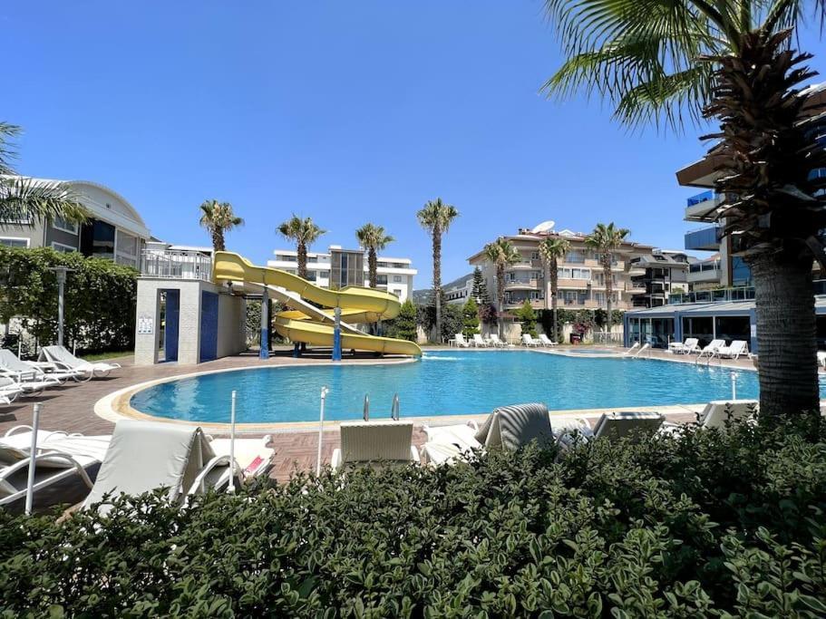 Penthouse 4 Bedrooms, 1 Living Room, To The Sea 7 Minutes Walk