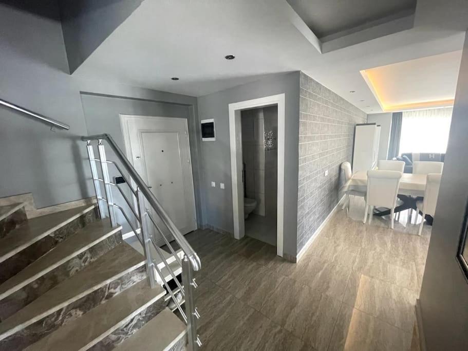 Penthouse 4 Bedrooms, 1 Living Room, To The Sea 7 Minutes Walk Apartamento *