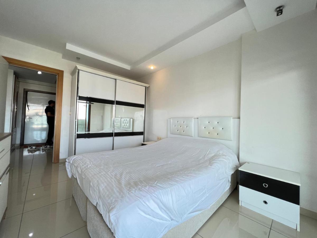 Crystal Park Apartment *
