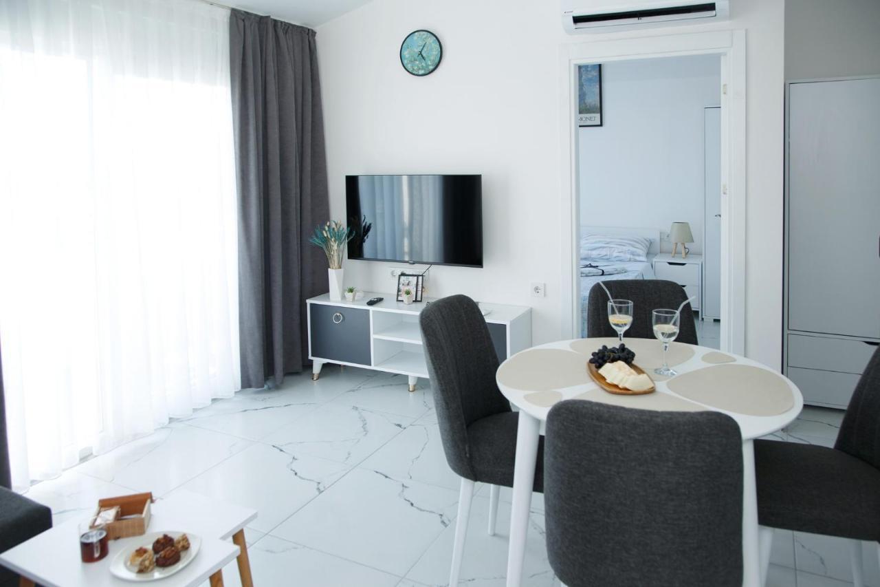 Art Life Apartment *
