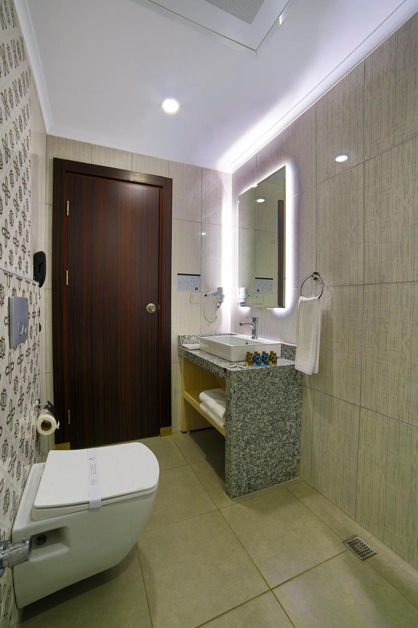 Opia Hotel