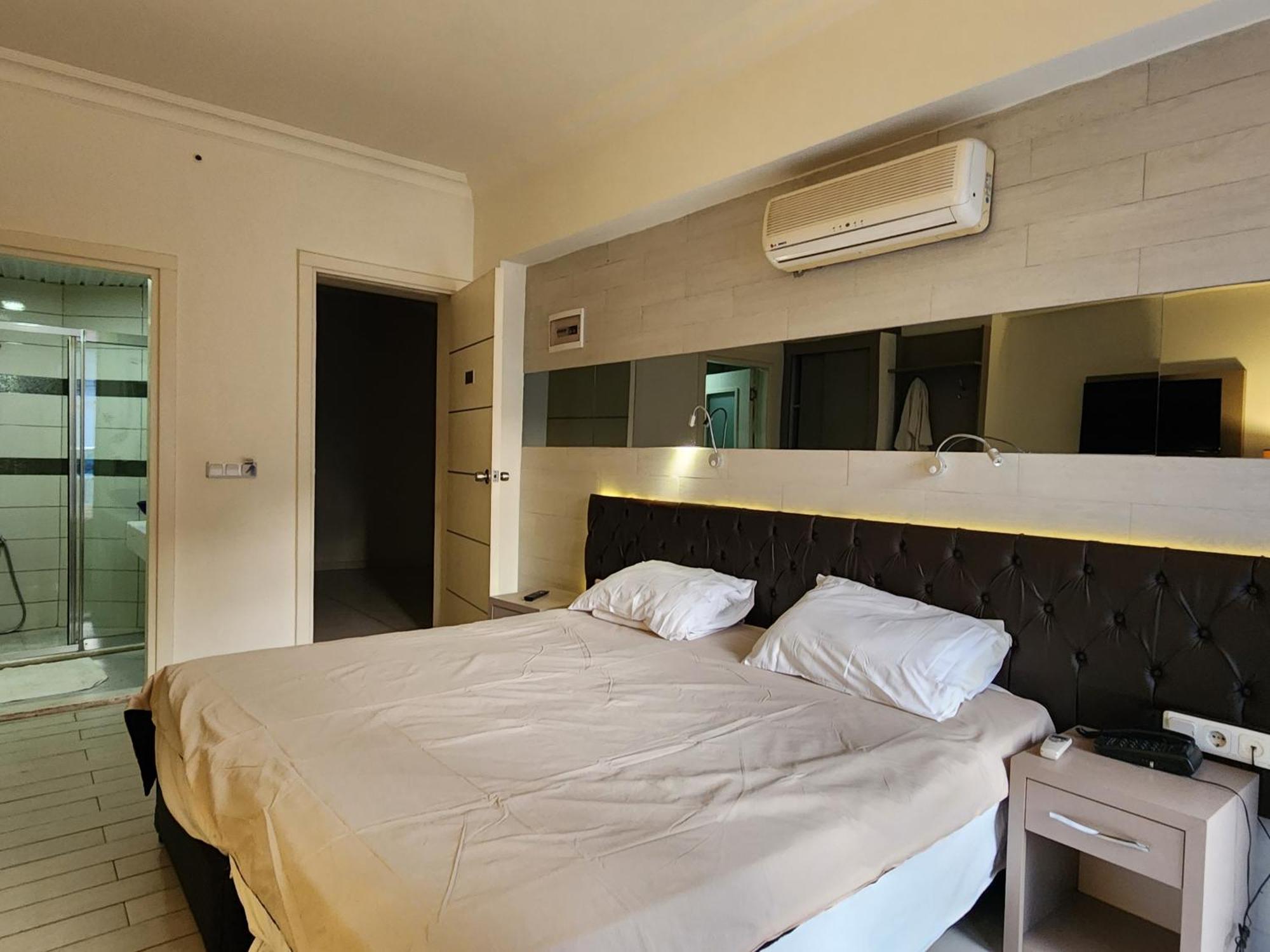 Hotel Cleopatra