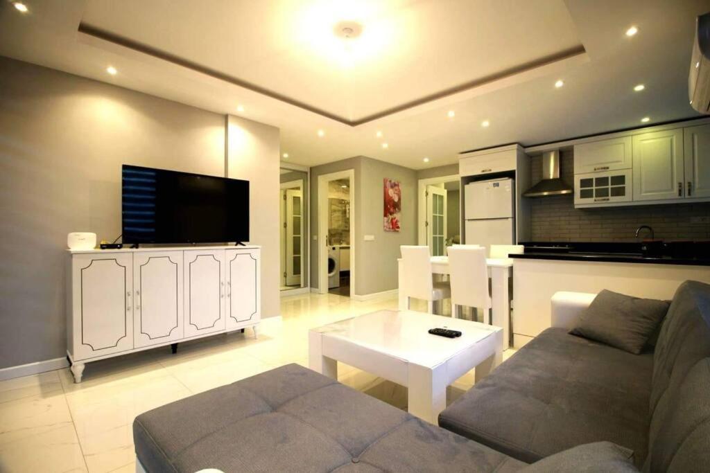 Cleopatra 6 Apartment *