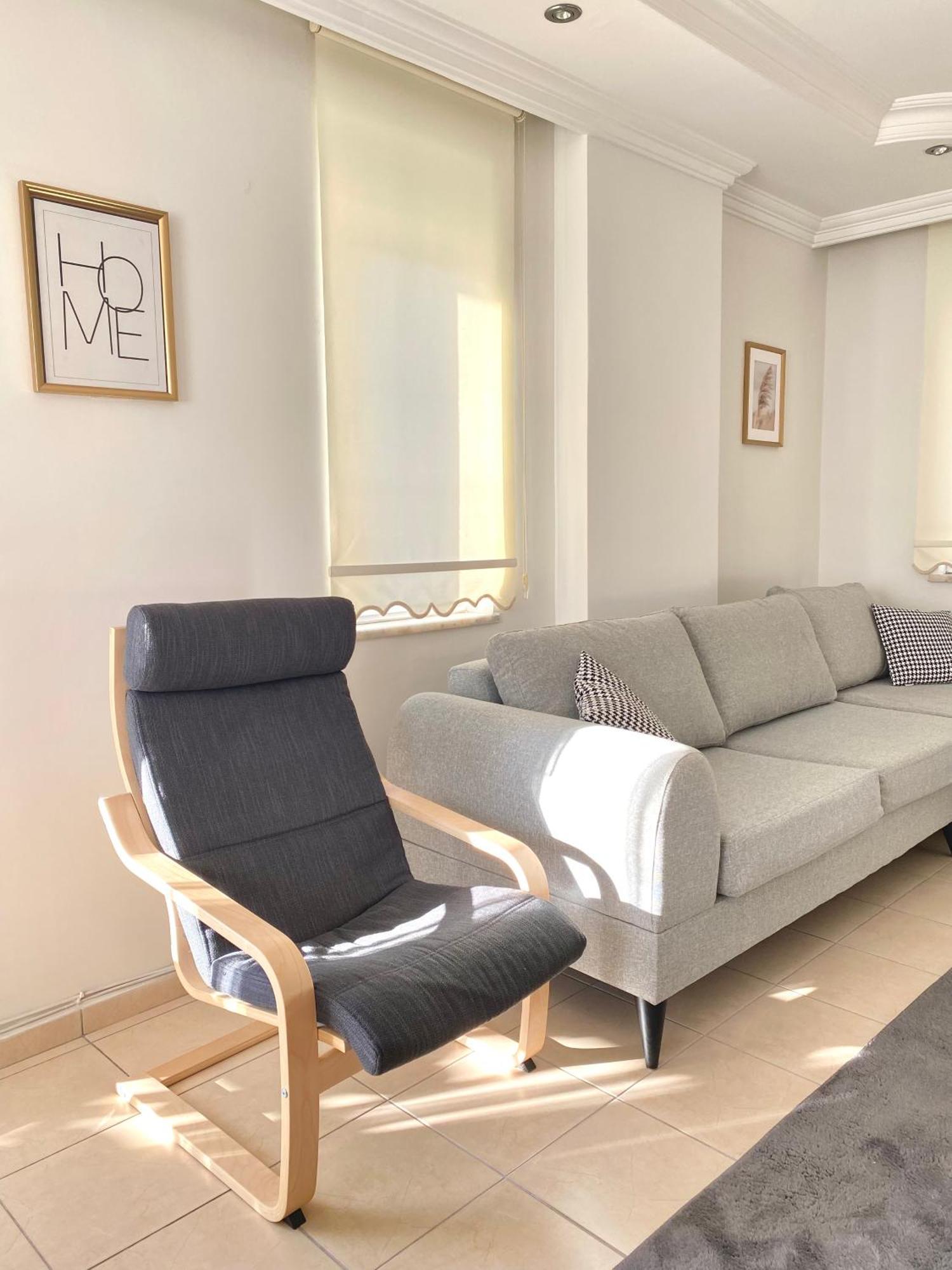 Zerrin Hanim - 1 Minute From Kleopatra Beach *