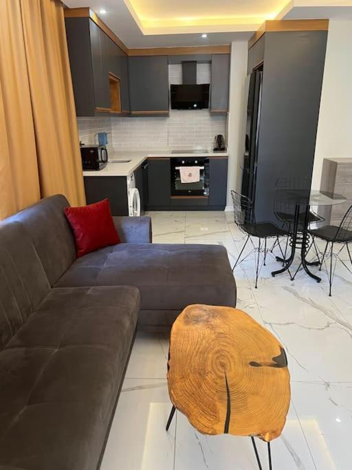 Apartment Retro 3 *