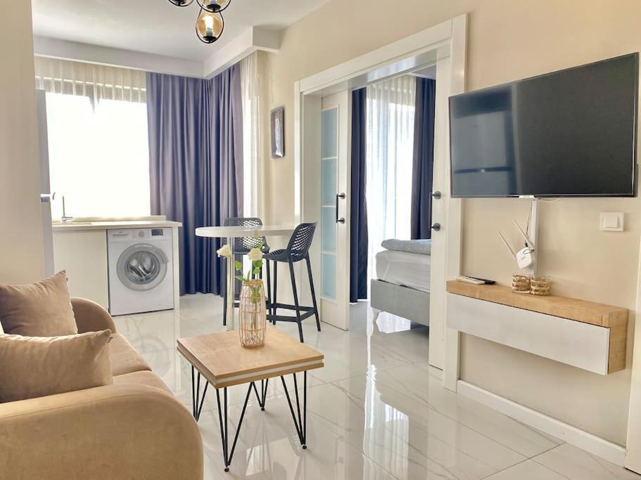Appartement Camelia 12 1+1 On Cleopatra With Partly Seaview Alanya