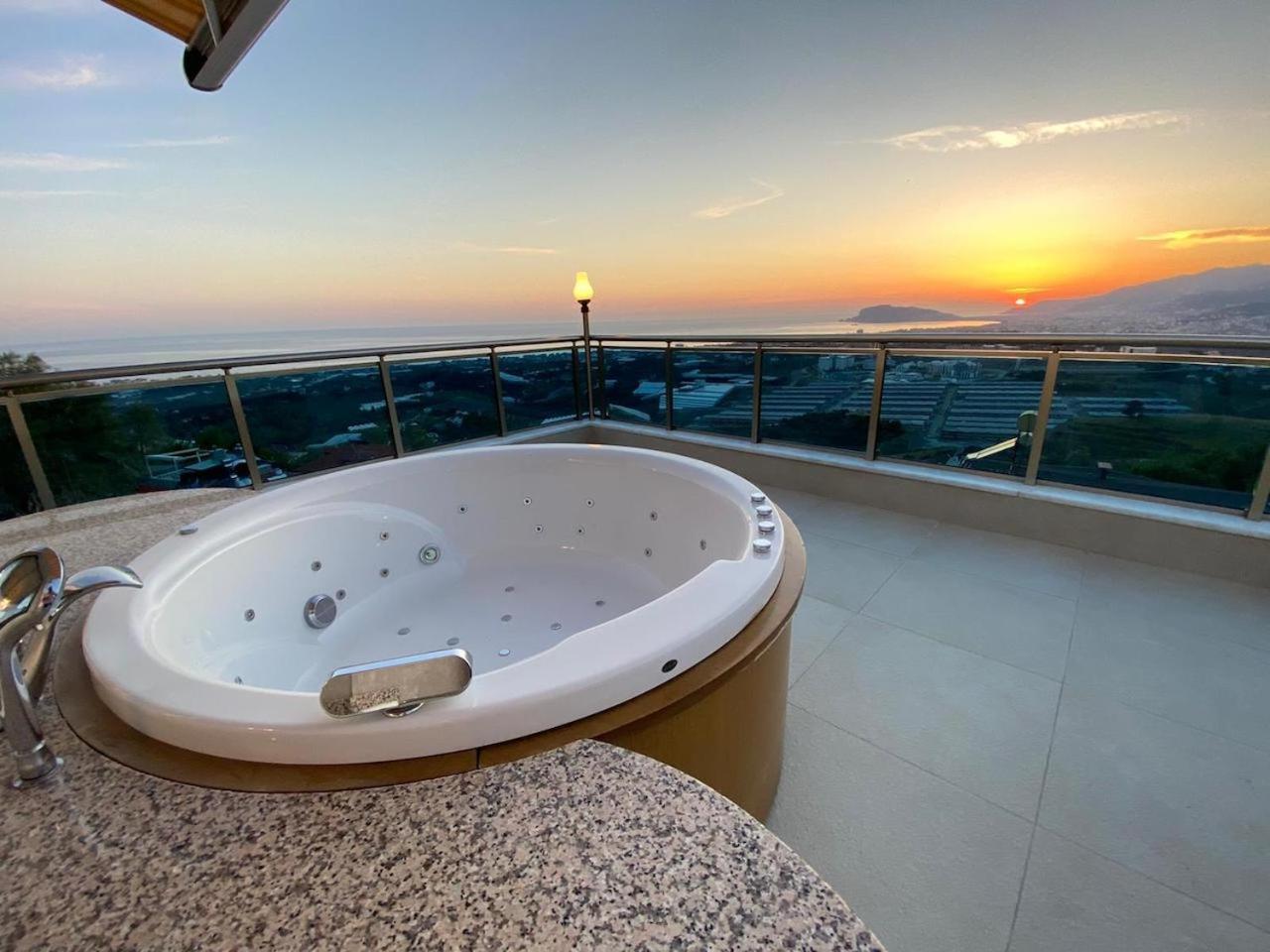 Villa - Luxux - Rooftop - Terrasse - Whirlpool - Pool *