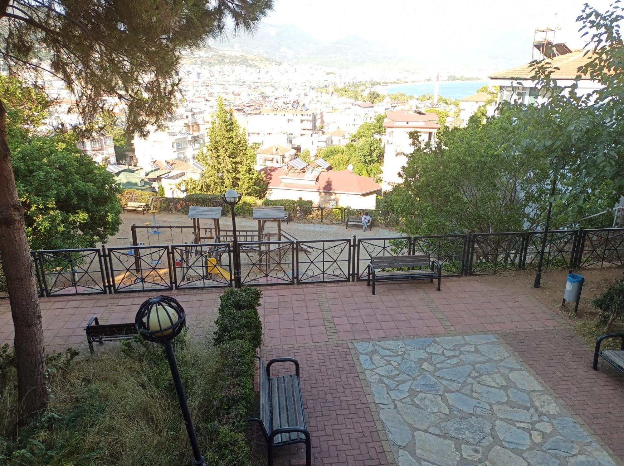 Apartment Sultan House: Beachfront With Balcony And Amenities