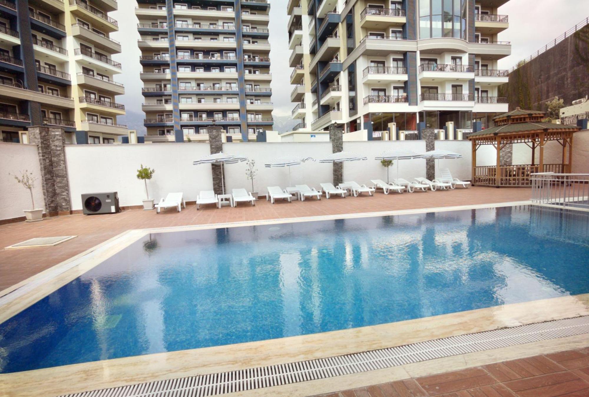 Life 6 Apartment *