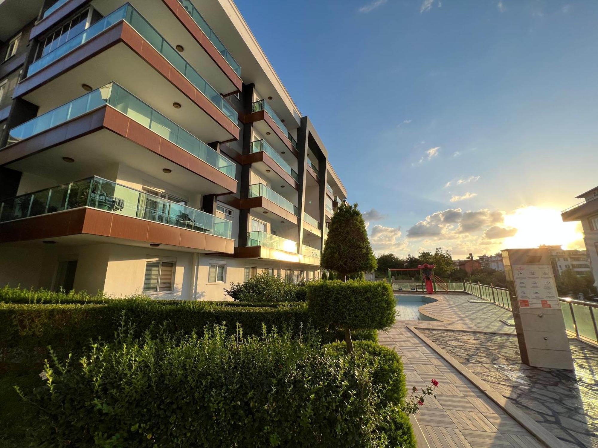 Peaceful Riverside Retreat 10-min Walk To Beach, Steps From National Park In Apartment *