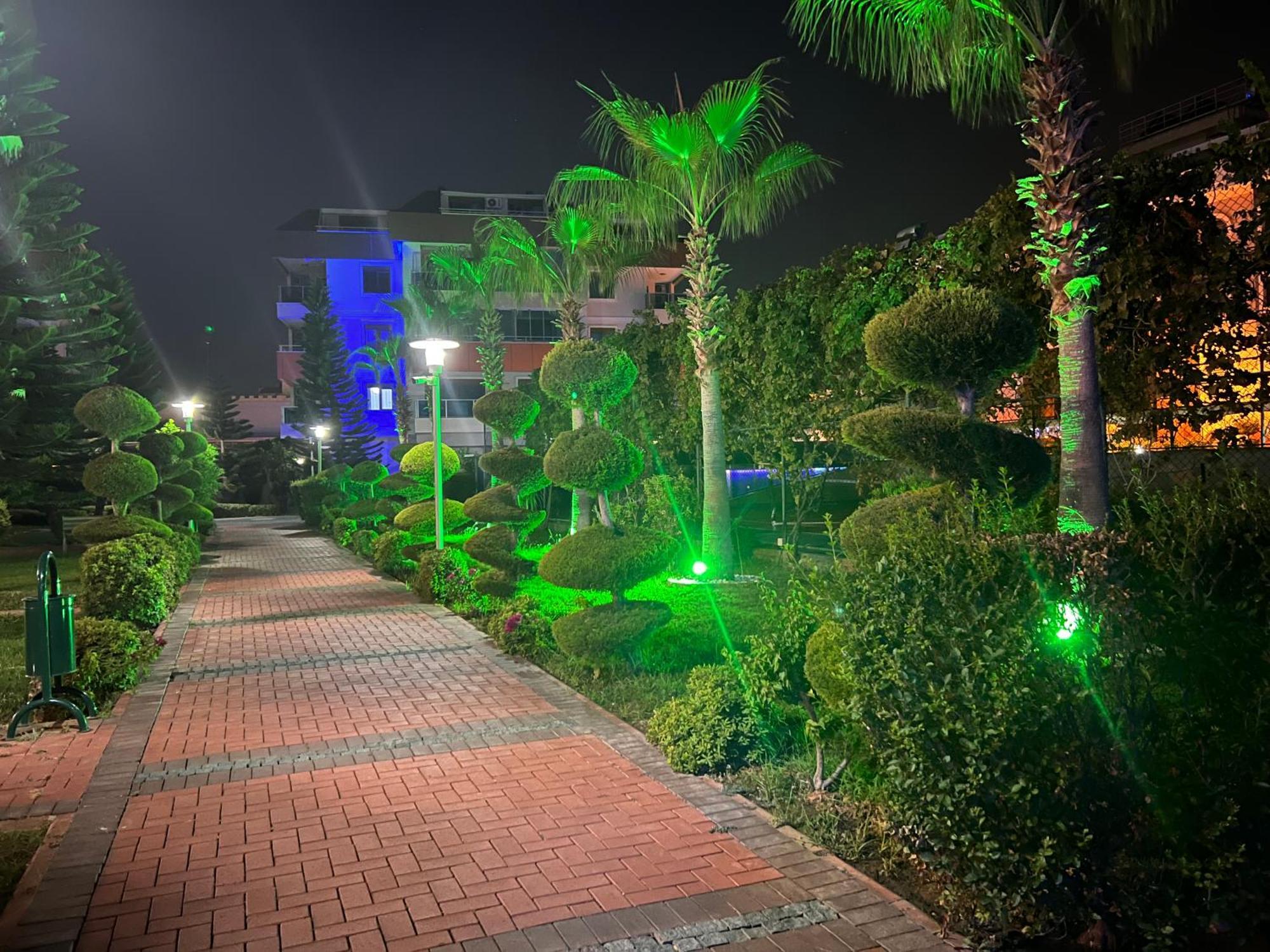 Apartment Penthouse 4 Bedrooms, 1 Living Room, To The Sea 7 Minutes Walk Alanya