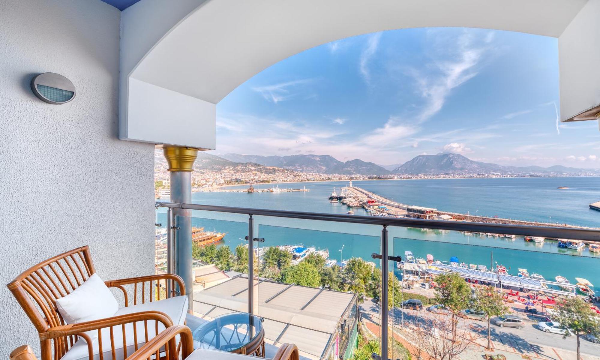 Numa Port Hotel 4*
