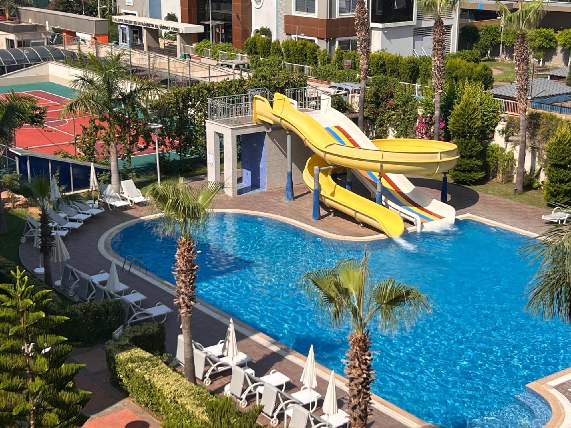 Penthouse 4 Bedrooms, 1 Living Room, To The Sea 7 Minutes Walk