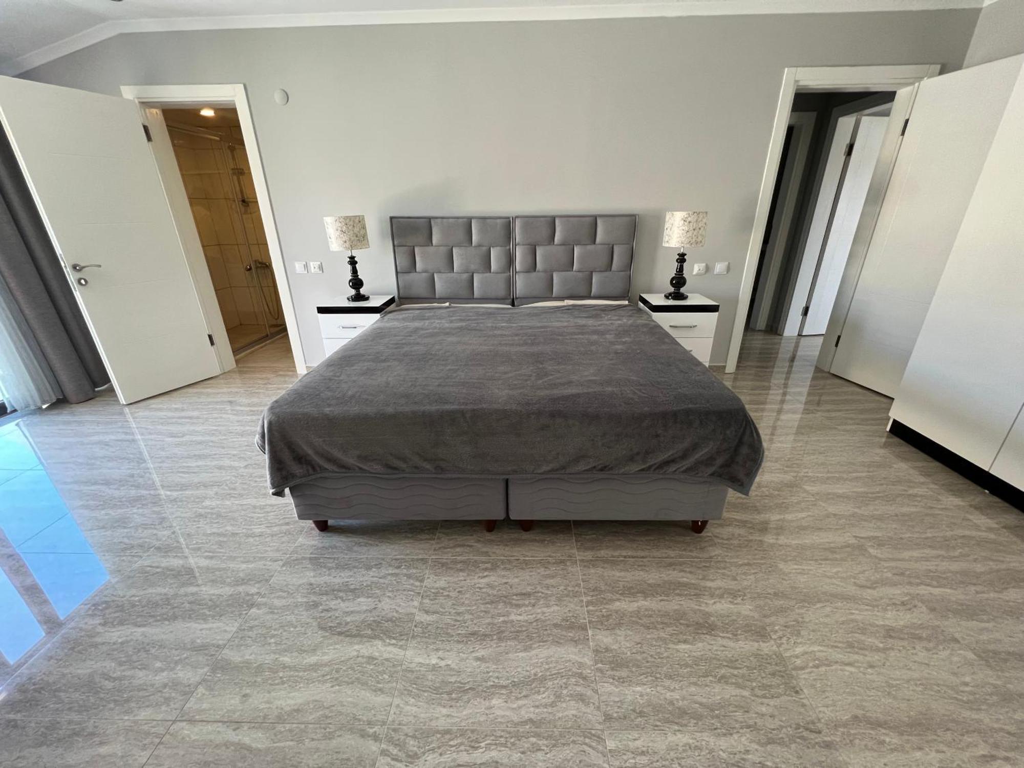 Penthouse 4 Bedrooms, 1 Living Room, To The Sea 7 Minutes Walk Alanya