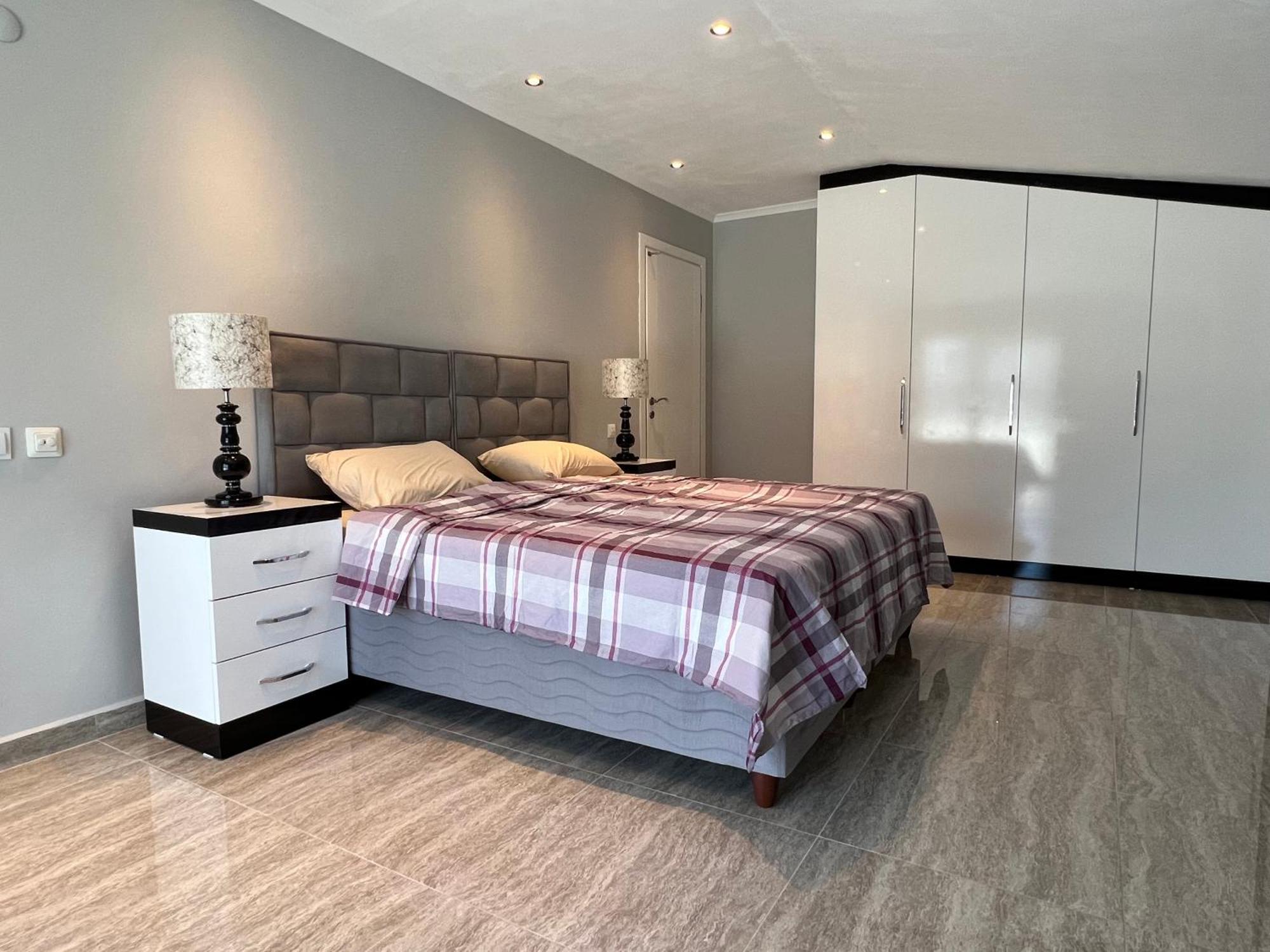 Apartamento Penthouse 4 Bedrooms, 1 Living Room, To The Sea 7 Minutes Walk