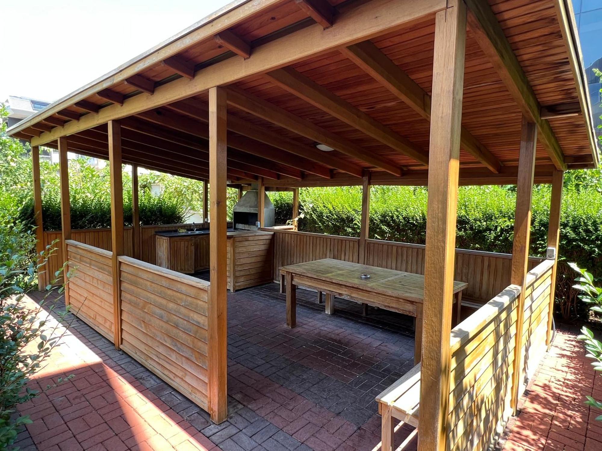 Penthouse 4 Bedrooms, 1 Living Room, To The Sea 7 Minutes Walk *