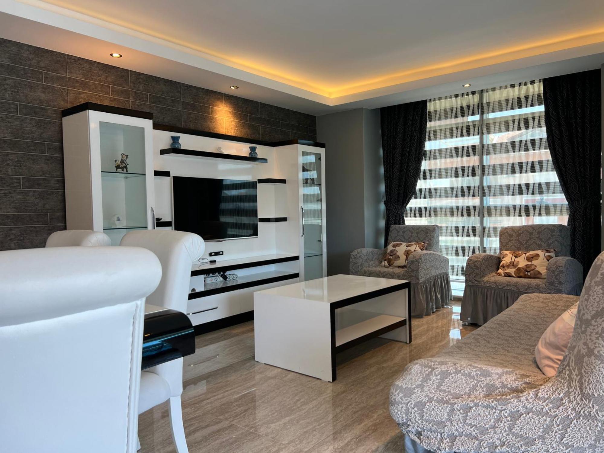 Penthouse 4 Bedrooms, 1 Living Room, To The Sea 7 Minutes Walk