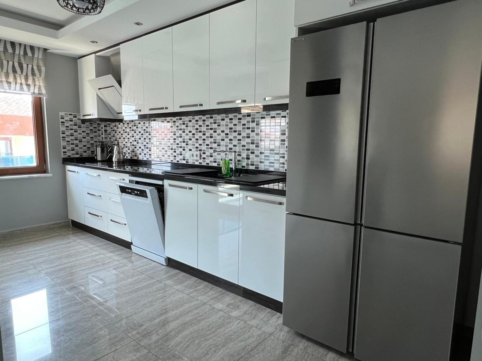 Penthouse 4 Bedrooms, 1 Living Room, To The Sea 7 Minutes Walk Apartamento