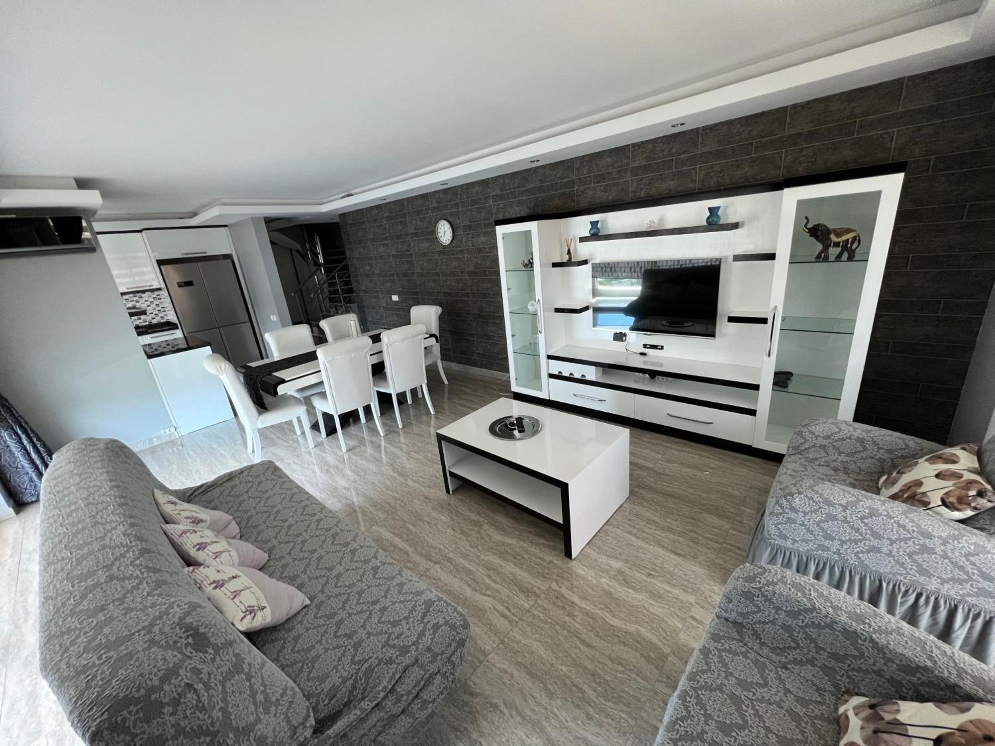 Apartamento Penthouse 4 Bedrooms, 1 Living Room, To The Sea 7 Minutes Walk *