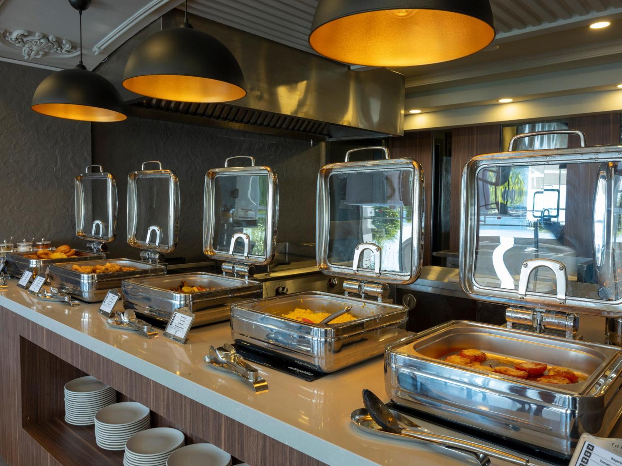 Numa Port Hotel 4*