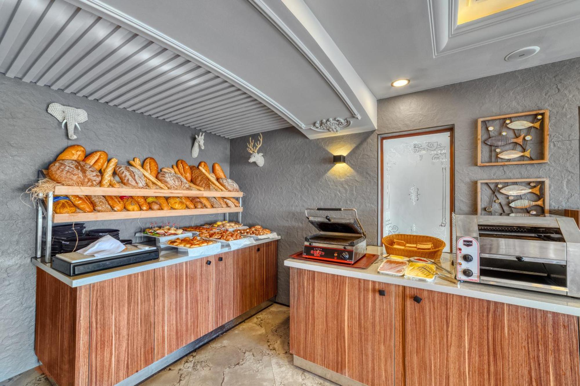 Numa Port Hotel 4*