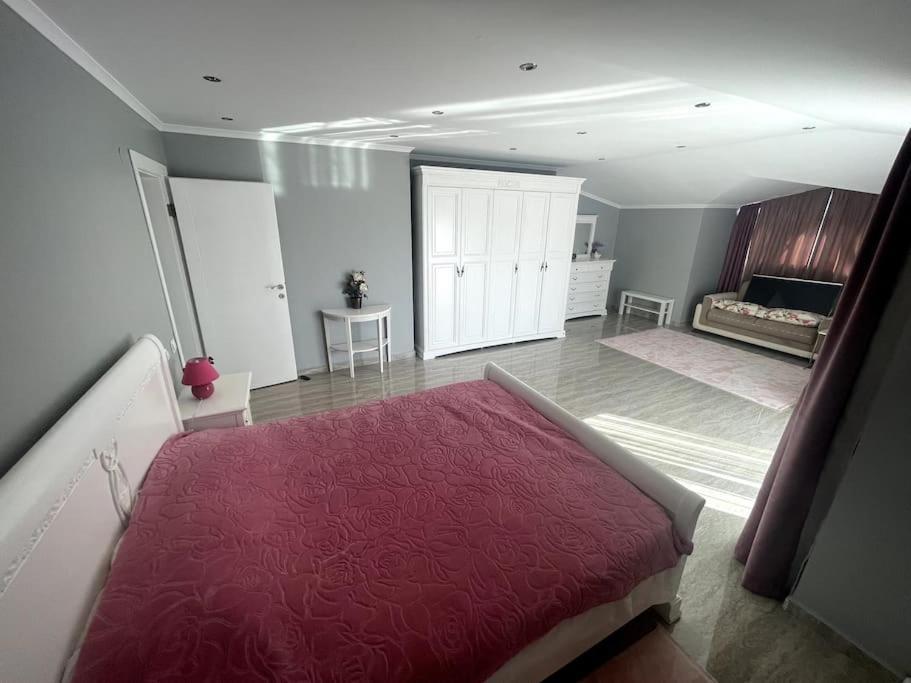 Apartamento Penthouse 4 Bedrooms, 1 Living Room, To The Sea 7 Minutes Walk Alanya